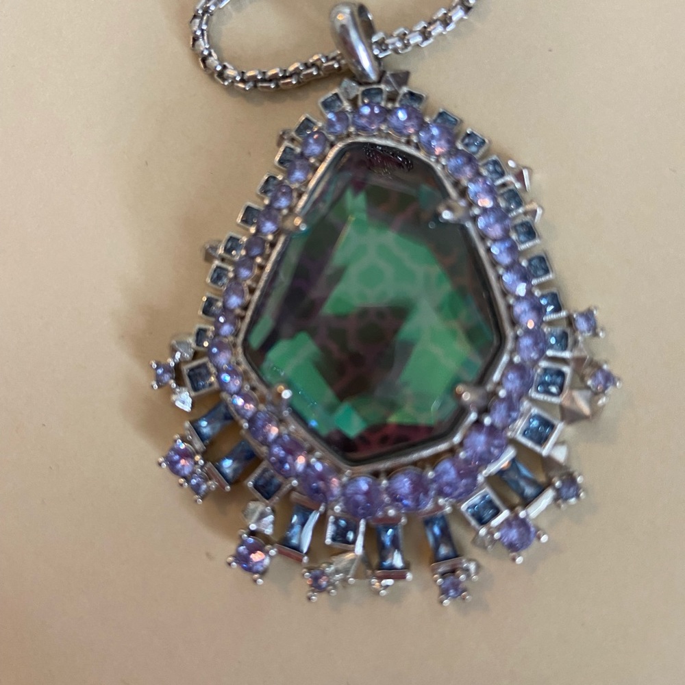 Kendra Scott necklace
